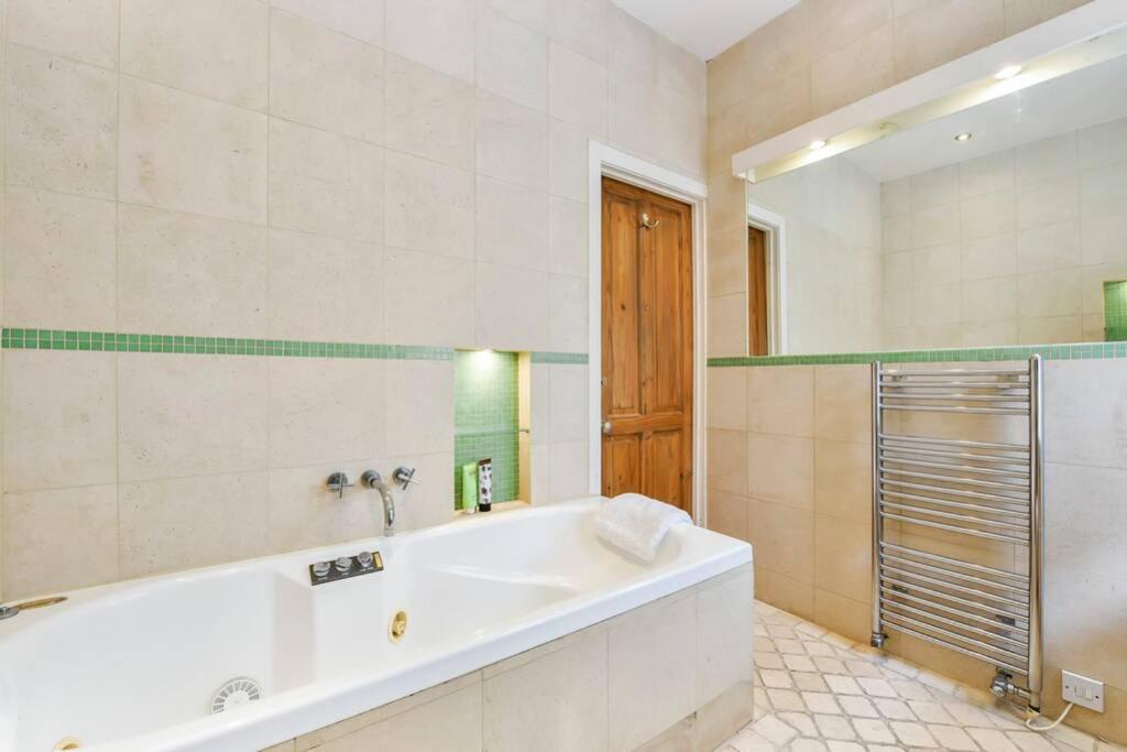 Groves 4 Bedroom, Shepherds Bush لندن المظهر الخارجي الصورة
